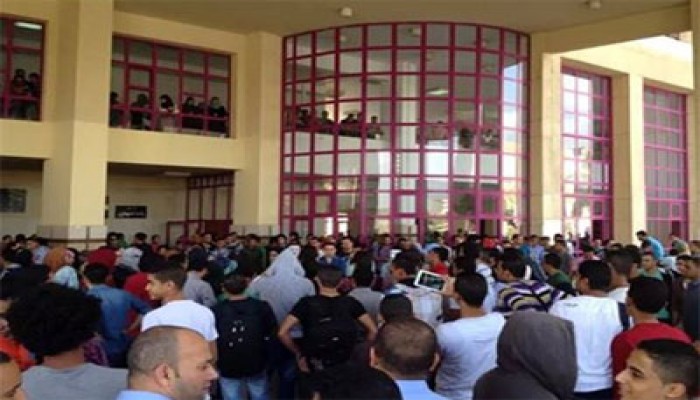 بالصور..مظاهرة بمدينة الثقافة والعلوم ضد احتجاز الأمن لطالبة