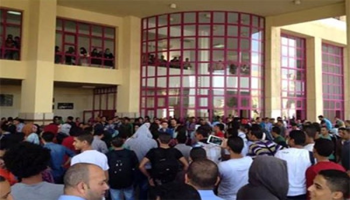 بالصور..مظاهرة بمدينة الثقافة والعلوم ضد احتجاز الأمن لطالبة