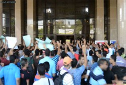 وقفة لطلاب تمريض المنصورة تهتف بالحرية لزملائهم المعتقلين