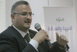 الانقلاب ينقل الصحفي أحمد سبيع إلى سجن العقرب شديد الحراسة