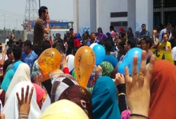 وقفة لطلاب دمنهور تطالب برفع يد الانقلاب عن الجامعات