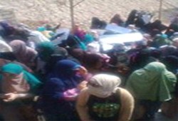 طالبات الأزهر يواصلن الاحتجاج ضد استمرار غلق المدينة