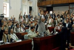 البرلمان اليمني يجدد دعوته لتشكيل الحكومة وإنهاء المظاهر المسلحة