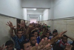 مسيرة طلابية بجامعة المنيا تهتف بالقصاص للشهداء