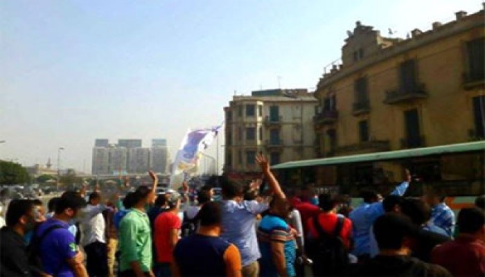 طلاب جامعة عين شمس يتظاهرون في ميدان العباسية