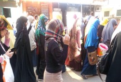 سلسلة بشرية ومسيرة بجامعة سوهاج رفضًا لحكم العسكر