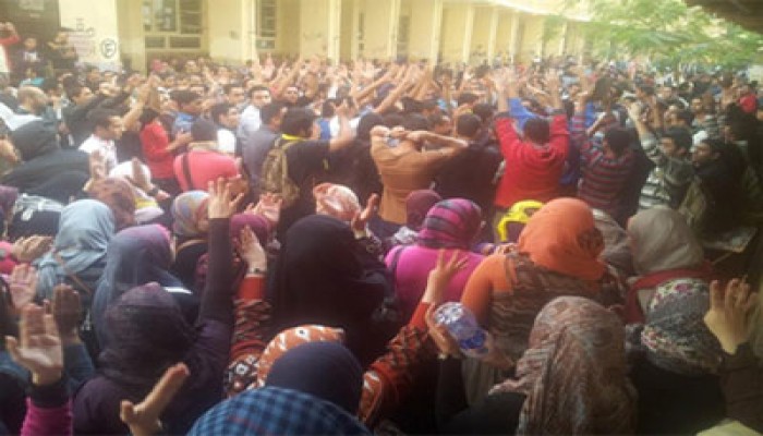 وقفات حاشدة بجامعة الإسكندرية تهتف بالقصاص لـ"عمر شريف"