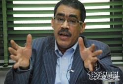 "نقيب العسكر" يدافع عن الانقلاب ضد اعتقال الصحفيين