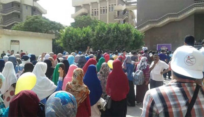 طالبات أزهر الإسكندرية يهتفن بالحرية للمعتقلين والمعتقلات