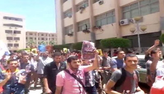 مسيرة طلابية بمدينة الزقازيق تهتف بإسقاط حكم العسكر