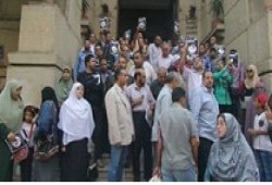 الصيادلة  أمام دار الحكمة: "يا حرية فينك فينك"