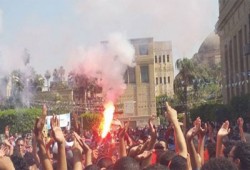 بالصور.. غضب طلابي بجامعة القاهرة ضد مجزرة هندسة الإسكندرية