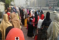 طوابير التفتيش على بوابات الأزهر تثير غضب الطالبات