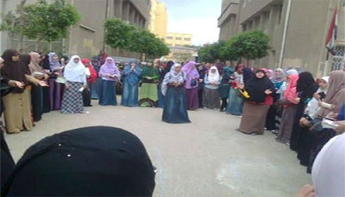 وققة حاشدة لطالبات أزهر كفر الشيخ تهتف بمحاكمة القتلة
