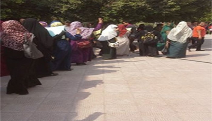 بالصور.. سلسلة بشرية لحرائر جامعة حلوان