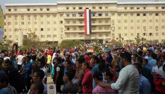 بالصور ..مظاهرة طلاب جامعة بنى سويف