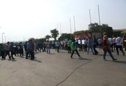 سلسلة بشرية لطلاب حلوان في أول يوم دراسي