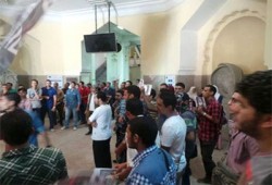 طلاب هندسة عين شمس يتظاهرون برغم أنف "فالكون"