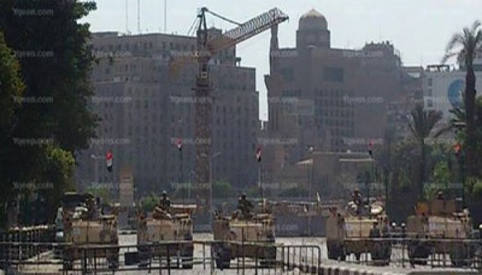 الانقلاب برشو مؤيديه بهدايا ويعتقل من يرفع رابعة بالتحرير