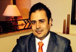 سامي كمال الدين يسخر من اتهام إعلام الانقلاب له بالخيانة