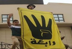 مسيرة طلابية بقطور تهتف بالقصاص والحرية لزملائهم المعتقلين