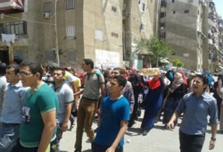 مسيرة لطلاب قرية بني مجدول تندد بقمع داخلية الانقلاب