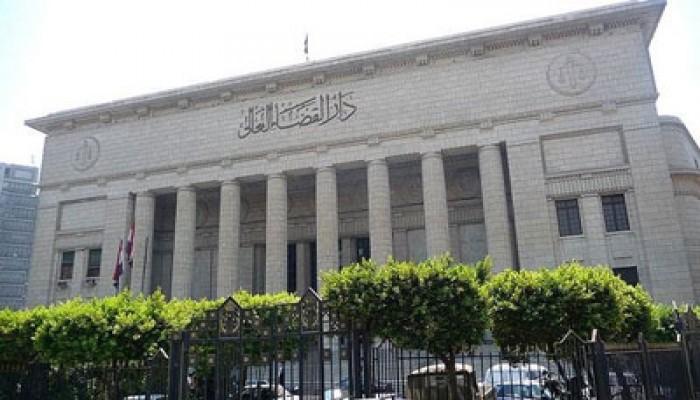 "عجوز" تحاول الانتحار حرقًا أمام دار القضاء العالي