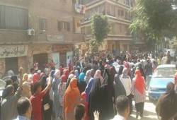 ثائرات عين شمس يهتفن :" الشعب يريد إعدام المخلوع "