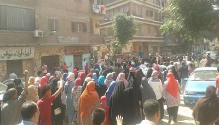 ثائرات عين شمس يهتفن :" الشعب يريد إعدام المخلوع "
