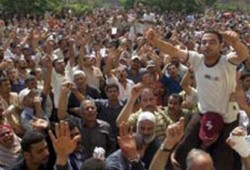 تواصل اعتصام عمال" البوادي" للمطالبة بعدالة الأجور