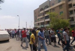 زايد تهتف: "ياللى بتسأل إيه الحل.. السيسي لازم يرحل "