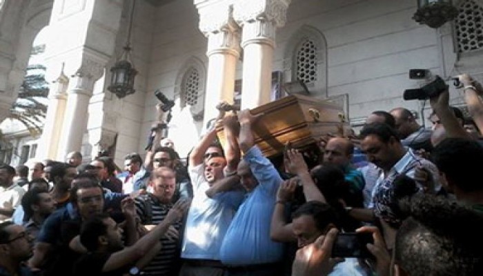 هتافات في جنازة سيف الإسلام تندد بقمع الانقلاب
