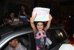 أسر شهداء رابعة يهنئون غزة باﻻنتصار ويتعهدون بتحرير الأقصى