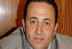 عمرو عبد الهادي يسخر من تفويض السفاح صلاحيات لمحلب