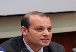 وزير الصناعة الشرعي ينتصر لعهد الرئيس مرسي
