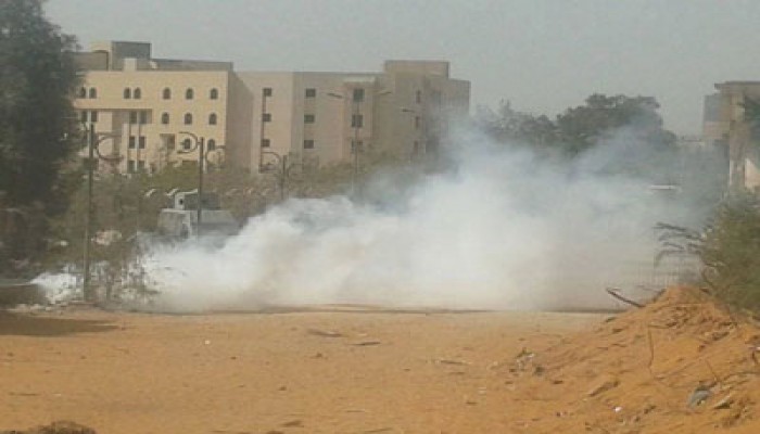 موظفو الأزهر يقطعون طريق النصر احتجاجًا على تعنت الانقلاب