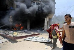طائرات العدو تدمر برجا سكنيًّا من 14 طابقًا بغزة