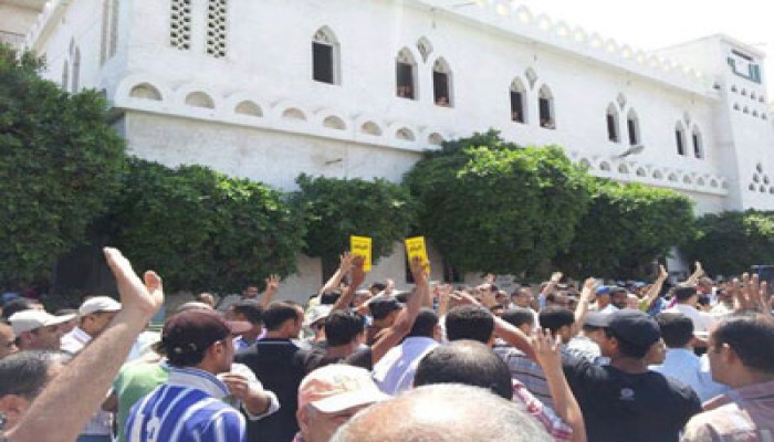 مسيرة ليلية بالعوايد تهتف بإسقاط الانقلاب وإعدام السفاح