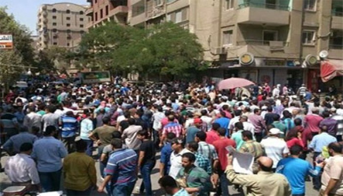 آلاف الثوار في حلوان يهتفون: "لن تركع أمة قائدها محمد"