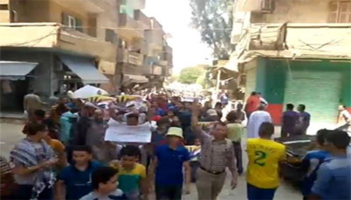 مسيرة بالصف بالجيزة تندد بالانقلاب وتتضامن مع غزة