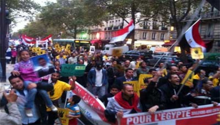المصريون في هولندا يتظاهرون رفضًا للانقلاب وعودة الديكتاتورية