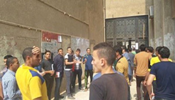 مظاهرة لموظفي جامعة الأزهر احتجاجًا على خفض رواتبهم