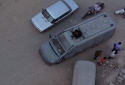 فيديو.. ميليشيات الانقلاب تعتدي على مسيرة حاشدة بالمراغي