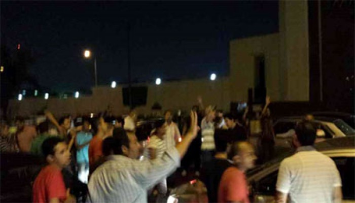 فعالية مفاجئة للثوار أمام وزارة الدفاع بمحيط ميدان رابعة العدوية
