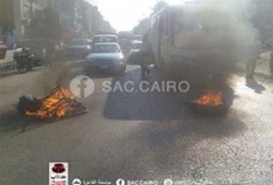 فعالية مفاجئة لطلاب ضد الانقلاب أمام جامعة القاهرة