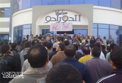 عمال سيراميكا كليوباترا يهددون بالتصعيد رفضًا للقرارات التعسفية