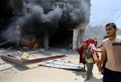 العدو الصهيوني يقصف 6 منازل و3 مساجد في أنحاء قطاع غزة
