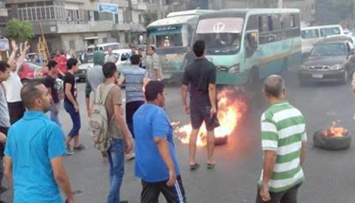 مسيرة شبابية مفاجئة في جسر السويس