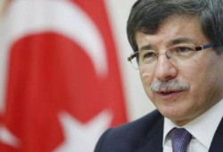 أحمد داود أوغلو: ندعم حماس لأنها تحتضن القضية الفلسطينية