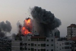 إصابة 29 فلسطينيًّا في غارات جوية على غزة